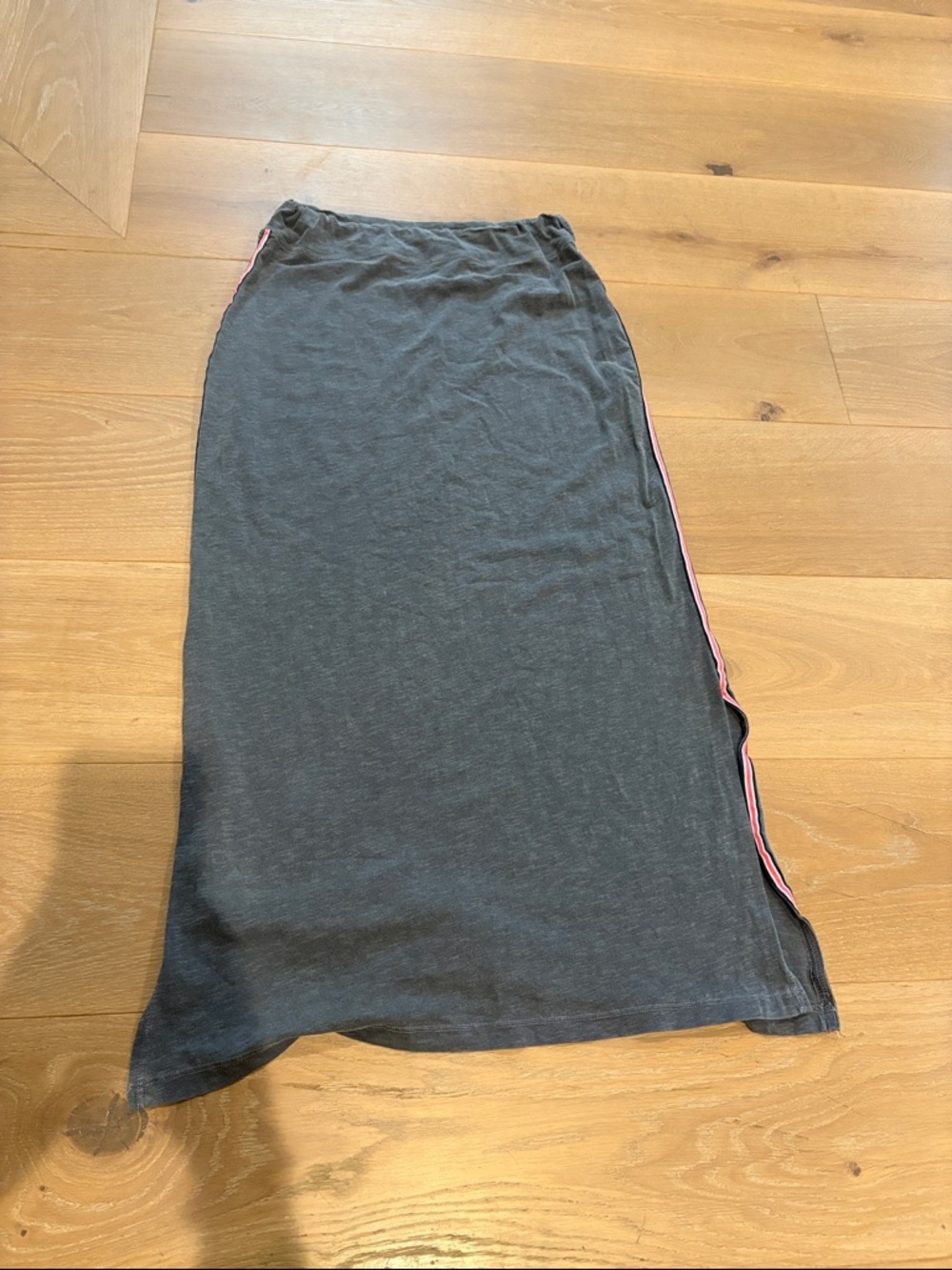 Sundry Size 1 Dark Gray Maxi Skirt with Pink Side Stripe.